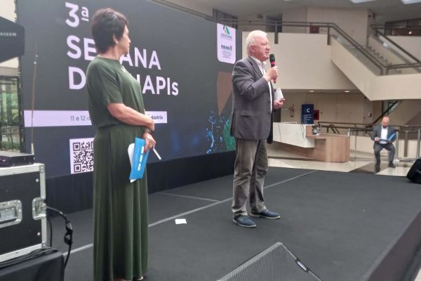 Palestra durante a III Semana