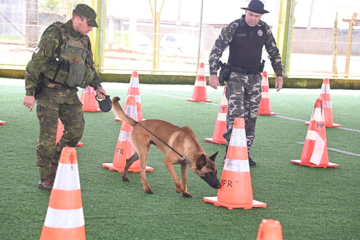 PMPR recebe kits científicos do NAPI para o treinamento de cães farejadores
